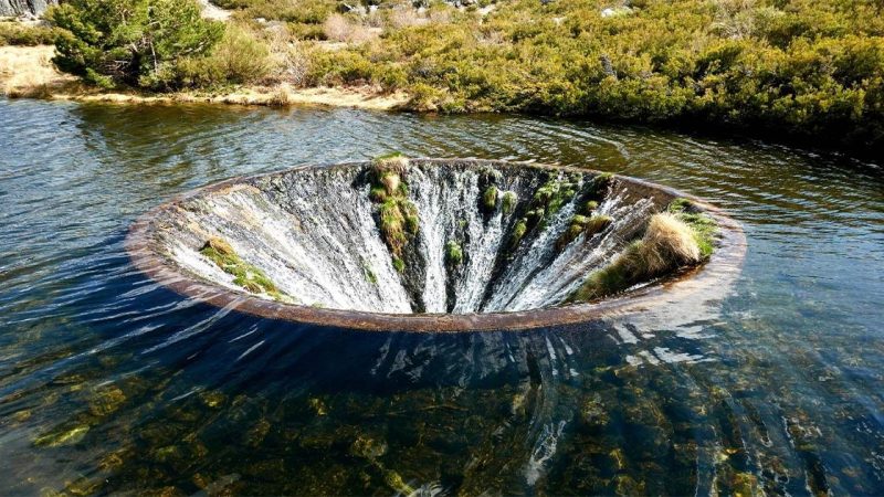 HIDDEN GEM: This waterhole in Portugal looks like a portal to another dimension