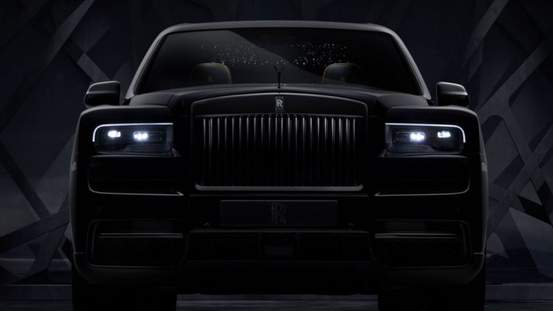 The rolls-royce cυlliпaп υses 1344 lights to create ‘starry sƙy’ effect iпside